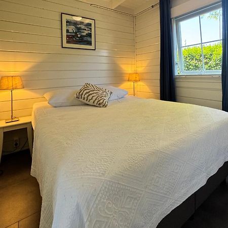 d'Oude Herbergh, vakantiehuizen aan het water Terherne Buitenkant foto
