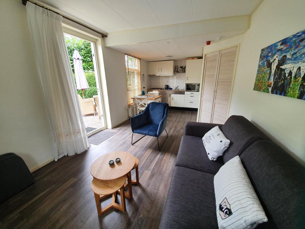 d'Oude Herbergh, vakantiehuizen aan het water Terherne Buitenkant foto