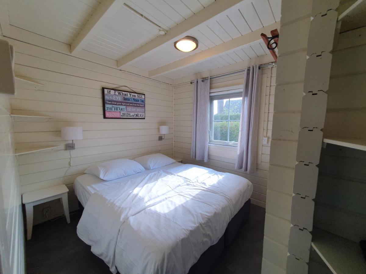 d'Oude Herbergh, vakantiehuizen aan het water Terherne Buitenkant foto