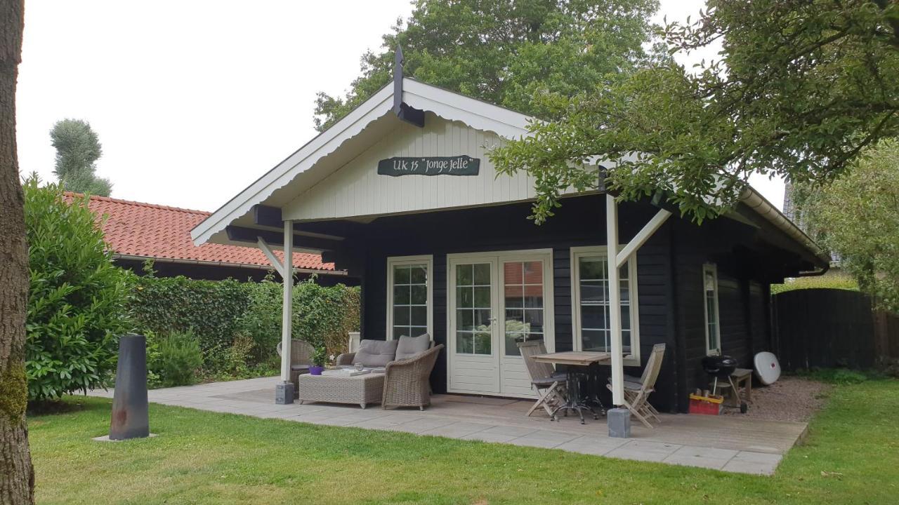 d'Oude Herbergh, vakantiehuizen aan het water Terherne Buitenkant foto