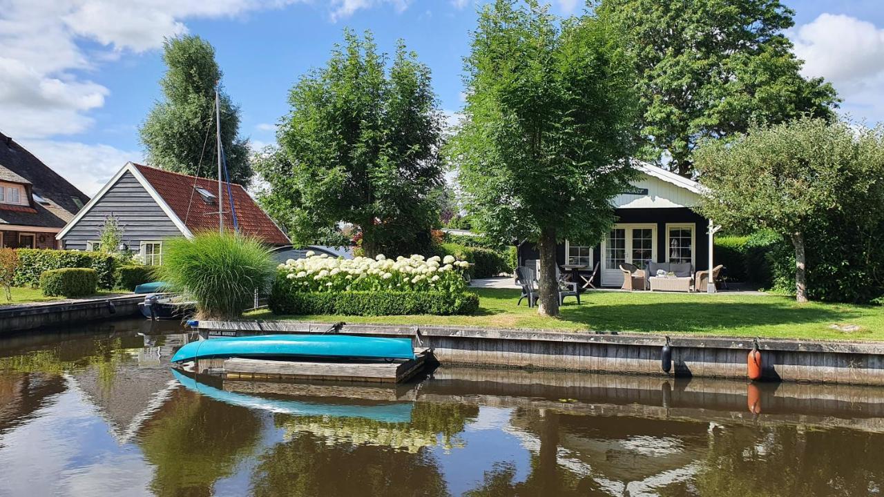d'Oude Herbergh, vakantiehuizen aan het water Terherne Buitenkant foto