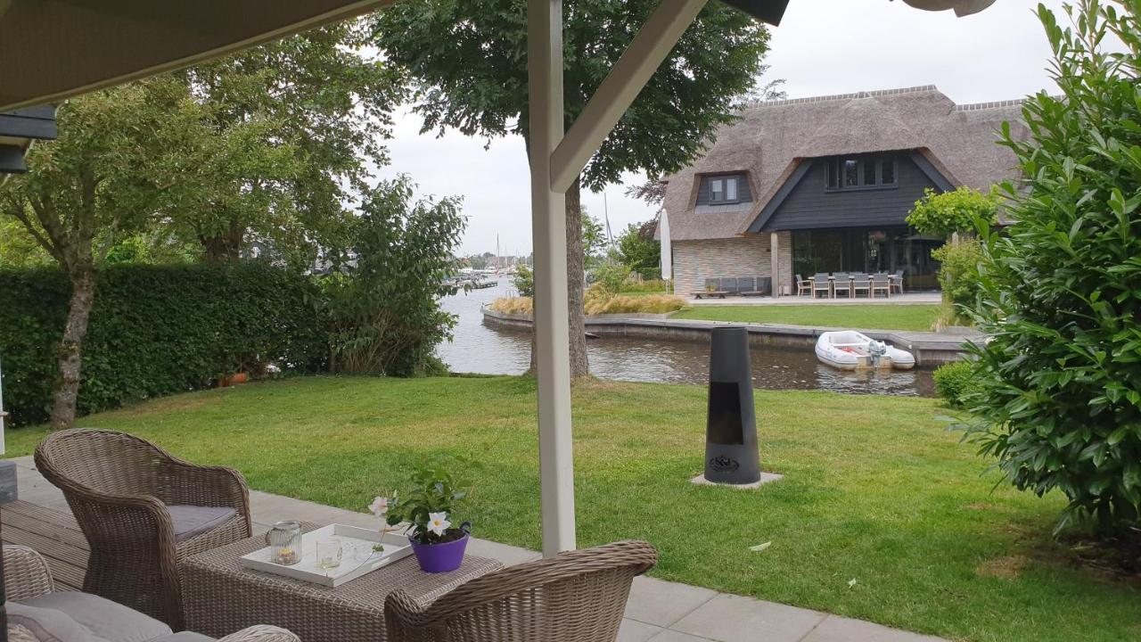 d'Oude Herbergh, vakantiehuizen aan het water Terherne Buitenkant foto