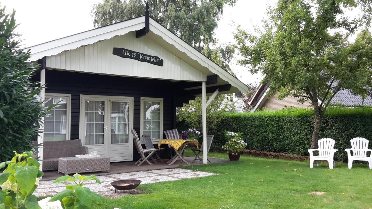 d'Oude Herbergh, vakantiehuizen aan het water Terherne Buitenkant foto
