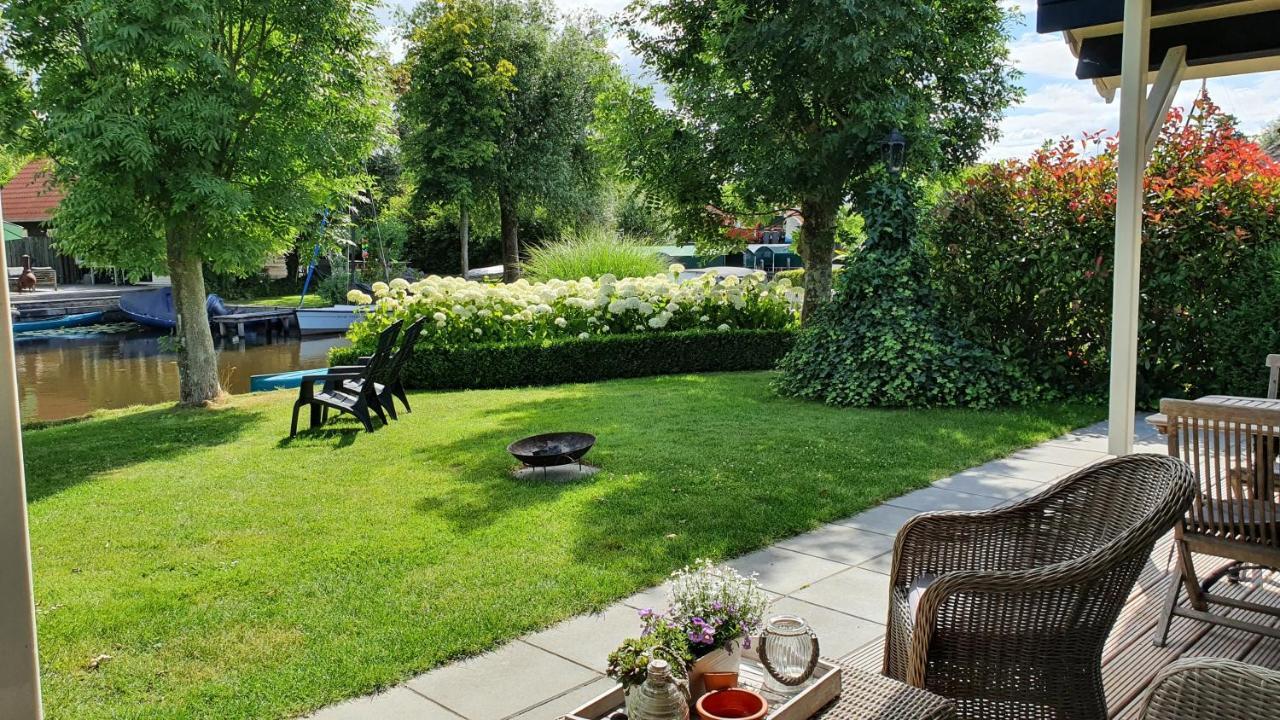 d'Oude Herbergh, vakantiehuizen aan het water Terherne Buitenkant foto