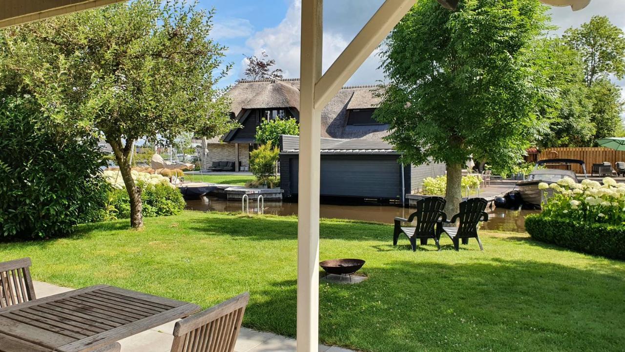 d'Oude Herbergh, vakantiehuizen aan het water Terherne Buitenkant foto