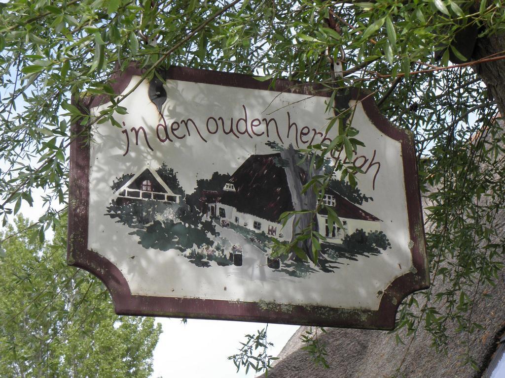 d'Oude Herbergh, vakantiehuizen aan het water Terherne Buitenkant foto
