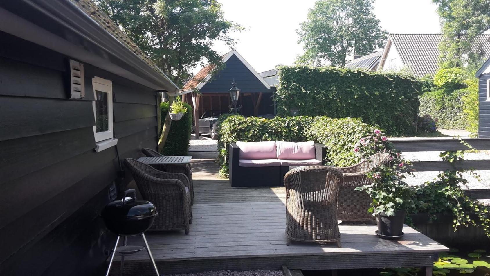 d'Oude Herbergh, vakantiehuizen aan het water Terherne Buitenkant foto