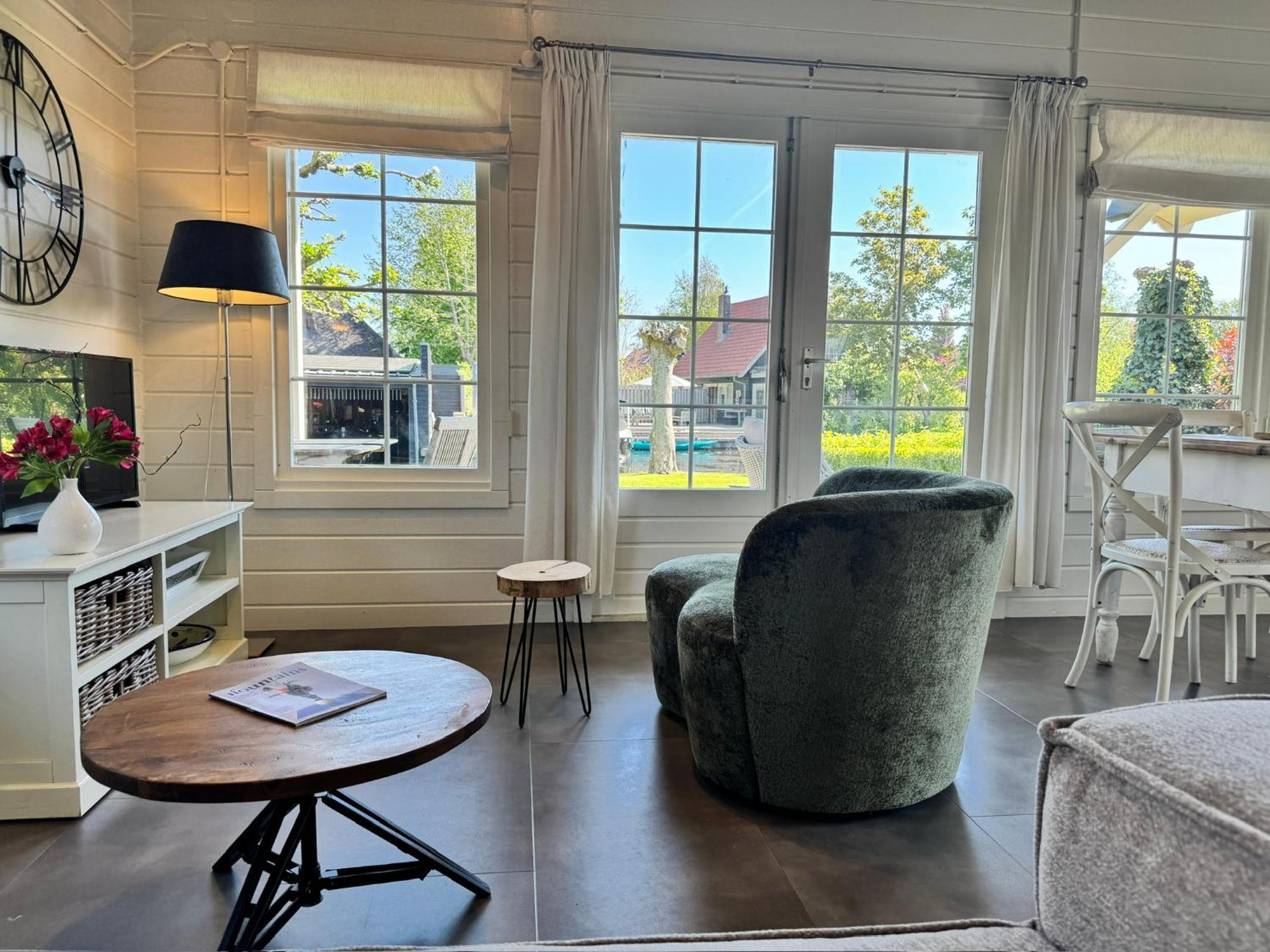 d'Oude Herbergh, vakantiehuizen aan het water Terherne Buitenkant foto