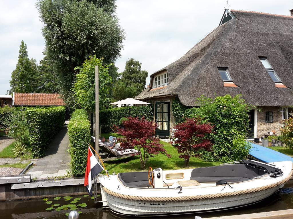 d'Oude Herbergh, vakantiehuizen aan het water Terherne Buitenkant foto